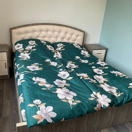 Lovely 2-Bedroom Apartment Near Ayb School Діліжан Екстер'єр фото
