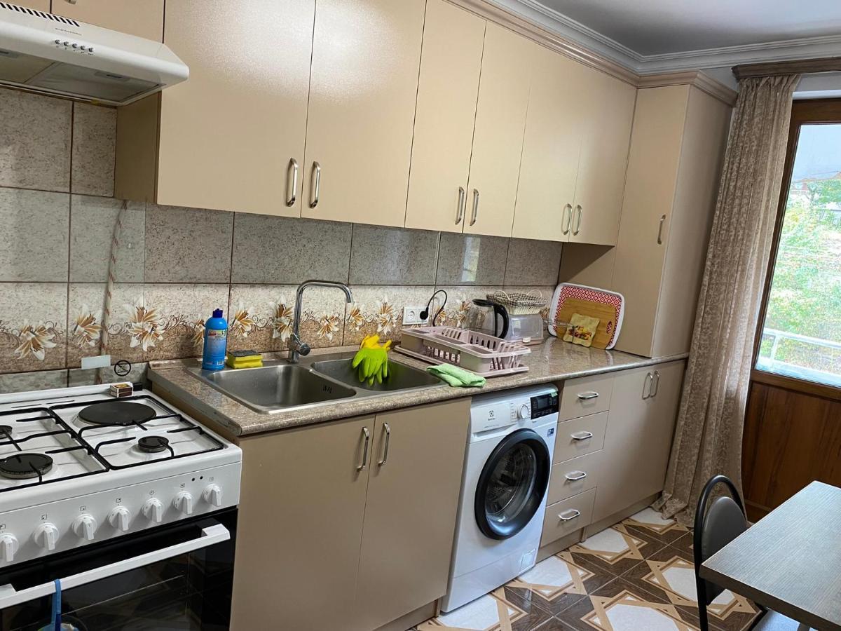 Lovely 2-Bedroom Apartment Near Ayb School Діліжан Екстер'єр фото